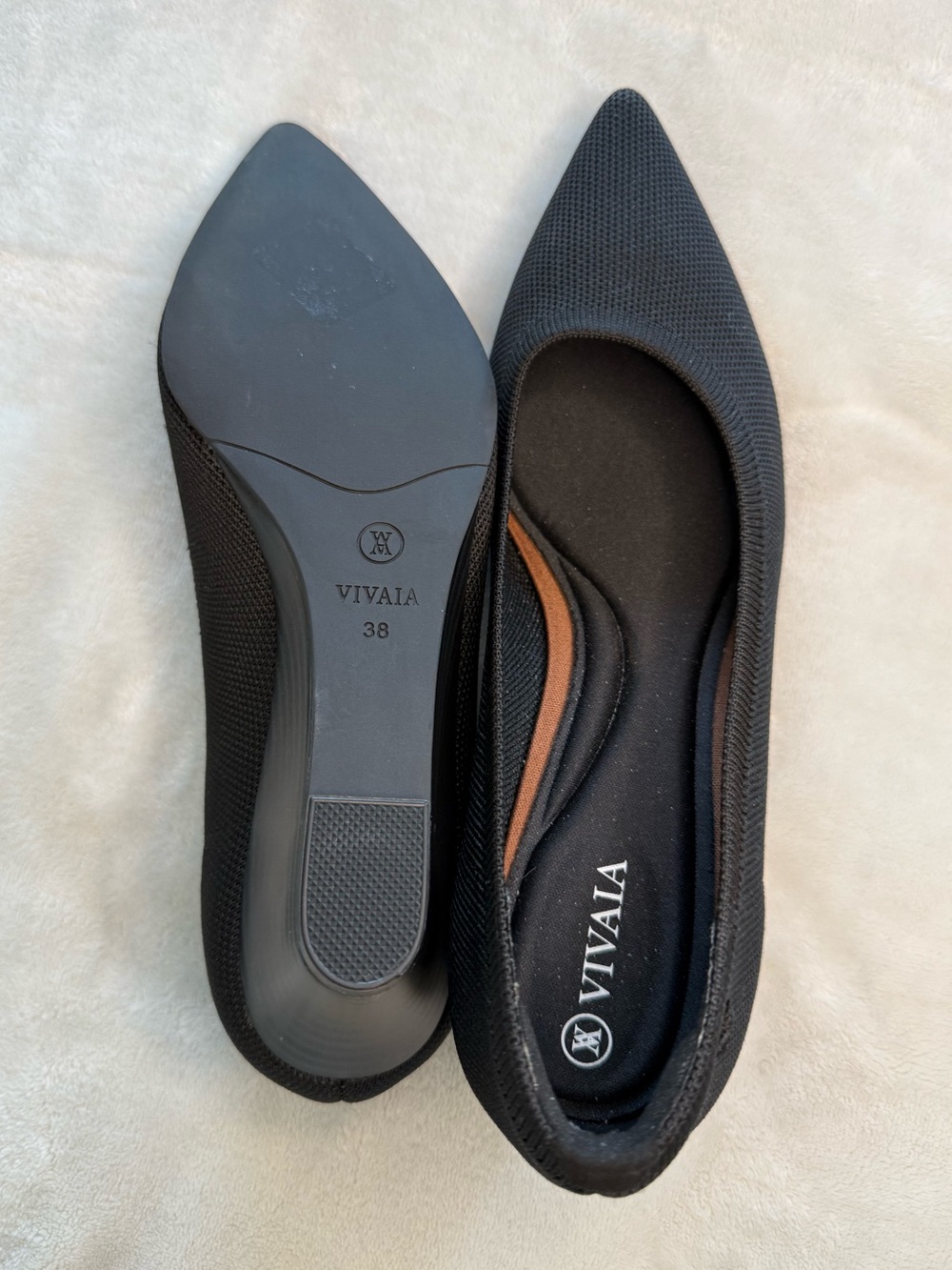 Vivaia Poited Toe Wedge Sz 38 / Women’s 7.5 Black EUC - Picture 4 of 6
